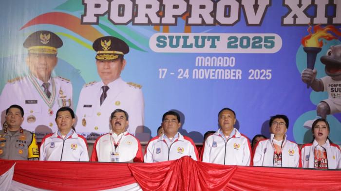 PORPROV SULUT - Wali Kota Kotamobagu, Weny Gaib, bersama Wakil Wali Kota, Rendy Virgiawan Mangkat, menghadiri pembukaan Pekan Olahraga Provinsi (Porprov) XII Sulawesi Utara Tahun 2025 di Stadion Klabat, Manado, Rabu (19/11/2025).