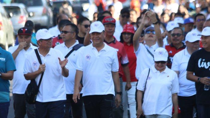 Fun Walk Puncak BIK 2023, Wali Kota Tomohon Caroll Senduk Jalan Bersama Ribuan Peserta