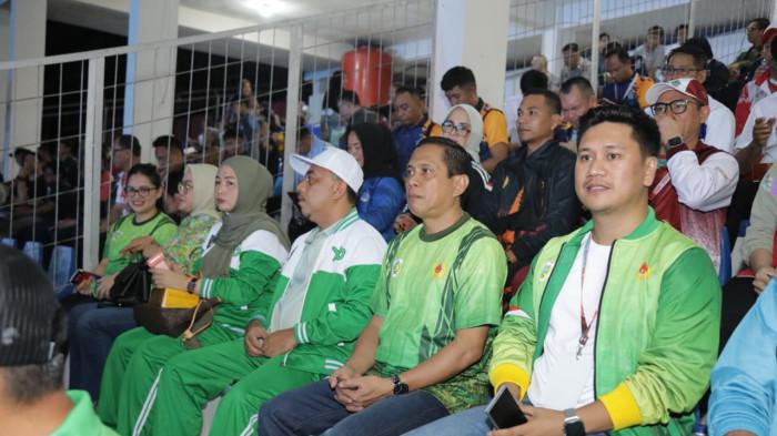 PORPROV SULUT - Wali Kota Kotamobagu, Weny Gaib, bersama Wakil Wali Kota, Rendy Virgiawan Mangkat, menghadiri pembukaan Pekan Olahraga Provinsi (Porprov) XII Sulawesi Utara Tahun 2025 di Stadion Klabat, Manado, Rabu (19/11/2025).