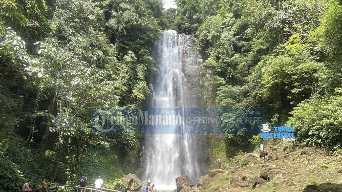 WISATA - Sejumlah mahasiswa asal universitas ternama di Australia, kagum dan terkesan saat datangi tempat wisata alam dan bahari di Kabupaten Minahasa Utara, Sulawesi Utara, Selasa 24 Februari 2026.