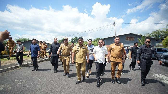 BERSYUKUR: Sebanyak 139 ribu keluarga penerima manfaat (KPM) di Provinsi Sulawesi Utara (Sulut) akan menerima bantuan pangan dari pemerintah berupa 20 kilogram beras dan 4 liter minyak goreng untuk alokasi bulan Oktober–November 2025, hal tersebut disampaikan oleh Gubernur Sulut YSK, Selasa (11/10/2025)