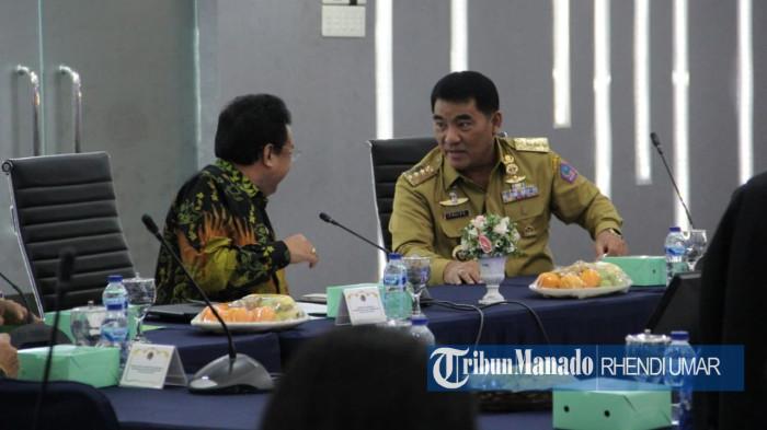 SINERGI: Gubernur Sulut Yulius Selvanus Komaling (YSK) hadir langsung dalam Penandatanganan Berita Acara Verifikasi Penanganan Indikasi Pelanggaran Pemanfaatan Ruang (IPPR), Senin (17/11/2025) di Jakarta.