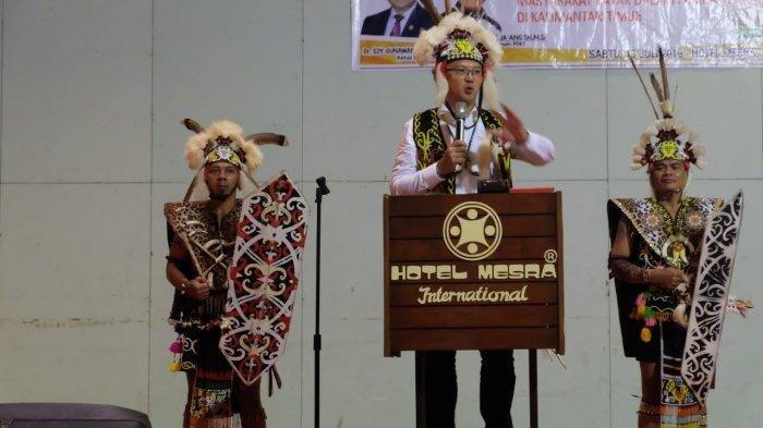 Ahok BTP dan Puput Nastiti Dapat Gelar Kehormatan Masyarakat Dayak Kaltim, Ini Arti dari Nama Mereka - basuki-tjahaja-purnamaahok-memberi-pidato-dan-mengisi-dialog-masyarakat-adat-dayak.jpg