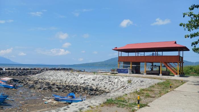 DERMAGA SINDULANG - Suasana di Dermaga Sindulang, Manado, Sulawesi Utara, Kamis (6/11/2025). Penjaga mengaku tak sempat melihat buaya tersebut.