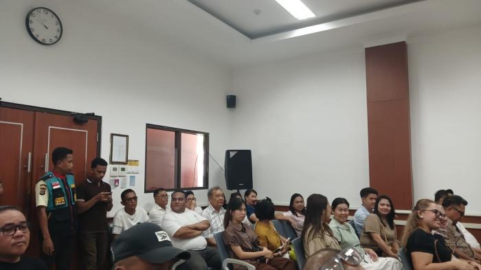 di Ruang Sidang Prof Dr H Muhammad Hatta Ali SH MH, Pengadilan Negeri
