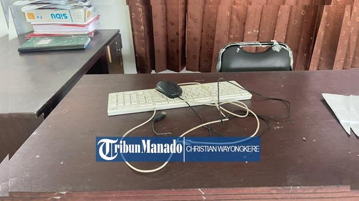 KANTOR - Lokasi pencurian fasilitas alat elektronik di perkantoran Pemkab Minut. Komputer, PC hingga printer digasak maling. Kasus curanik di kompleks perkantoran Pemkab Minut sudah berapa kali terjadi.