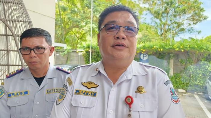 BTS - Kepala Dinas Perhubungan Kota Manado, Jeffry Worang. Uji coba bus BTS Manado atau bus Trans Manado berlanjut hingga awal tahun 2026.