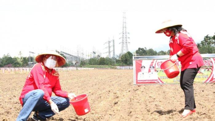 Gubernur Olly dan Istri Dinobatkan Jadi Ayah-Bunda Genre Sulut