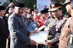 Kapolda Irjen Pol R Sigid Tri Hardjanto Terima Penghargaan dari Gubernur Olly Karena Ini