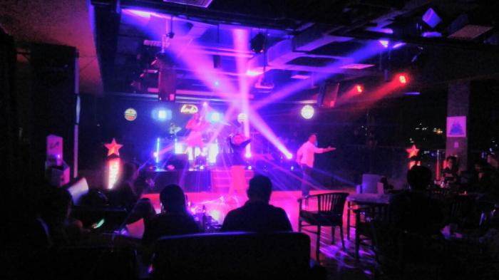 Foto-foto Kemeriahan HaHa Cafe Saat Dikunjungi 3 Tamu Spesial