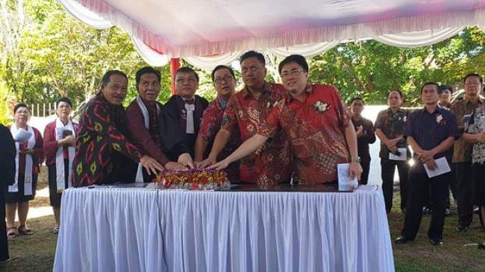 Olly Dondokambey Hadiri HUT dan Resmikan Pastori GMIM Eben Haezer Bumi Beringin