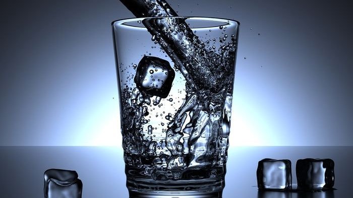Info Kesehatan, Benarkah Minum Air Es Bikin Perut Buncit? Ini Penjelasannya