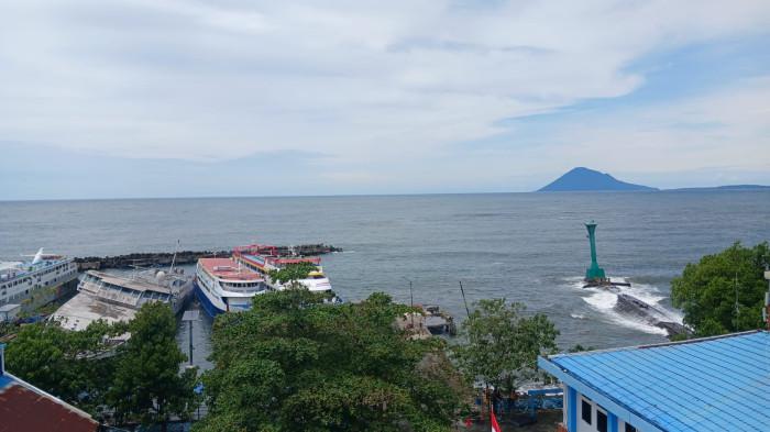 PELABUHAN MANADO - Pelabuhan Manado dari Jembatan Soekarno. Berikut jadwal kapal dari Pelabuhan Manado, Jumat (6/3/2026).
