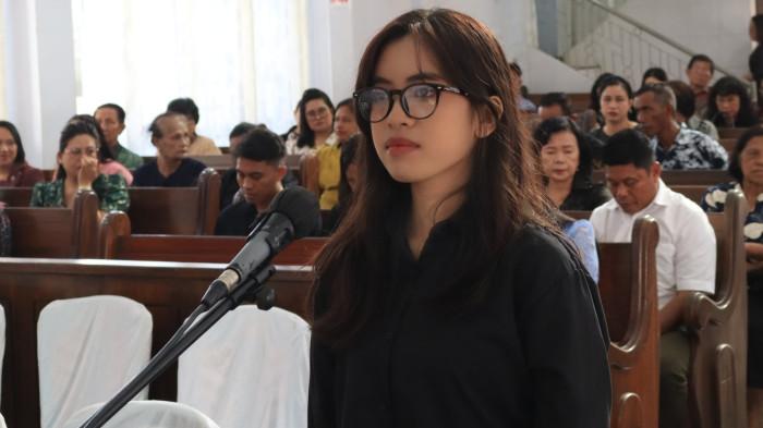 CEWEK MANADO - Cewek Manado, Gladian Lukas. Ia merupakan mahasiswa Jurusan Administrasi Bisnis Politeknik Negeri Manado (Polimdo).
