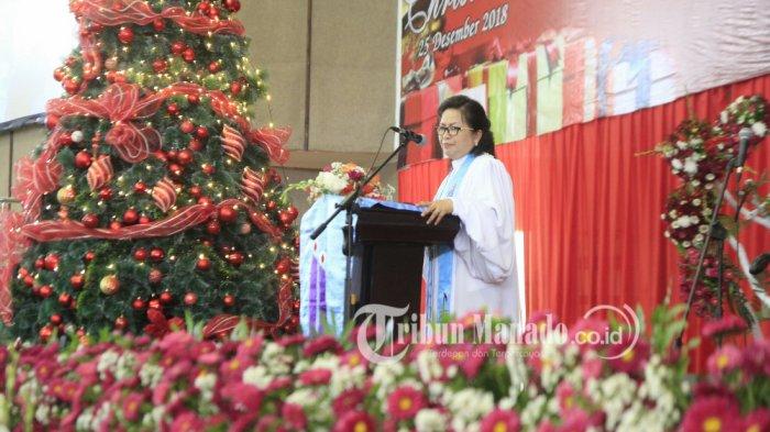Pimpin Ibadah Natal, Pdt Joice Sondakh Beri Semangat Natal kepada Para Lansia Sinode GMIM