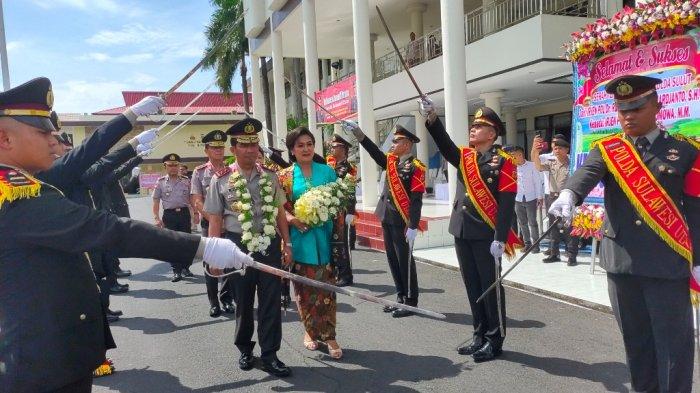 Diawali Tradisi Pedang Pora, Irjen Pol Sigid Tinggalkan Mapolda Sulut