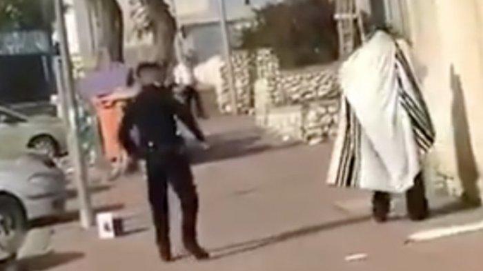 Pelanggar Lockdown di Israel Ditendang dan Disemprot Lada, Malah Ancam Bunuh Polisi