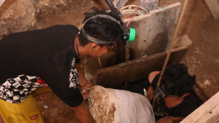 Berburu Emas, Rela Bertaruh Nyawa di Dalam Lubang Tambang Tatelu