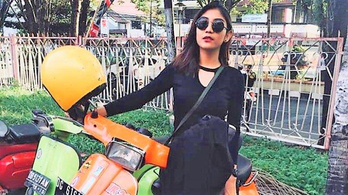 Safira Rumimper Pecinta Lingkungan dan Vespa