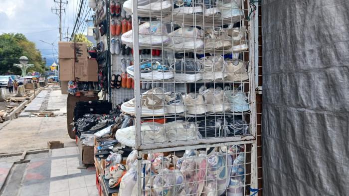 Pedagang Sepatu KW di Pasar 45 Manado Ngaku Raup Omzet Jutaan Rupiah per Bulan