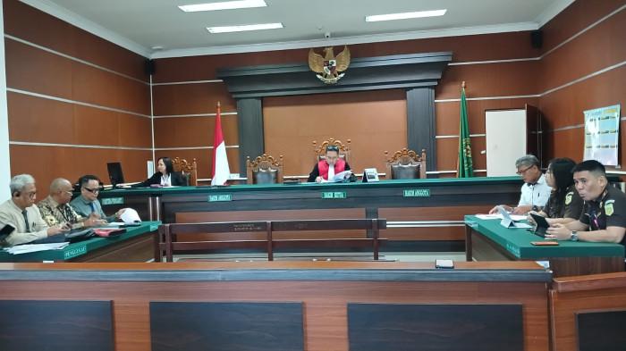 SIDANG - sidang praperadilan penetapan tersangka Bupati Sitaro nonaktif, Chyntia Kalangit, yang digelar di Pengadilan Negeri Manado, Jalan Adipura Raya, Kima Atas, Mapanget, Manado, Sulawesi Utara, Senin (8/6/2026). Kuasa hukum Chyntia Kalangit, Supriadi, mengatakan terdapat sejumlah poin penting.