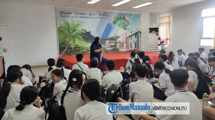 siswa dan guru SMP Kristen John Lim