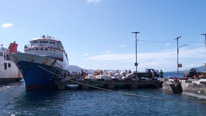 Inilah Barang yang Dibongkar Saat Kapal Penumpang Merapat di Siau