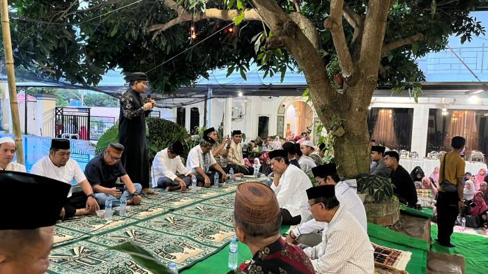 suasana bukber di kediaman Letkol Inf (Purn) TNI H. Ruslan Abdul Gani, S.Sos., M.M
