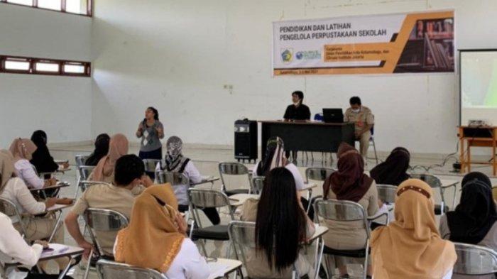 Dinas Pendidikan Kotamobagu Latih Para Guru Kelola Perpustakaan