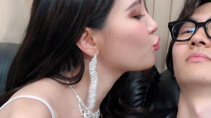 Sempat Heboh Karena Dikira Pacar, Yuk Intip Kemesraan Sunmi dan Adiknya