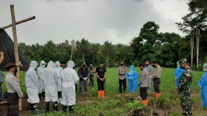 TNI-Polri Bantu Pemakaman Jenazah PDP Covid-19