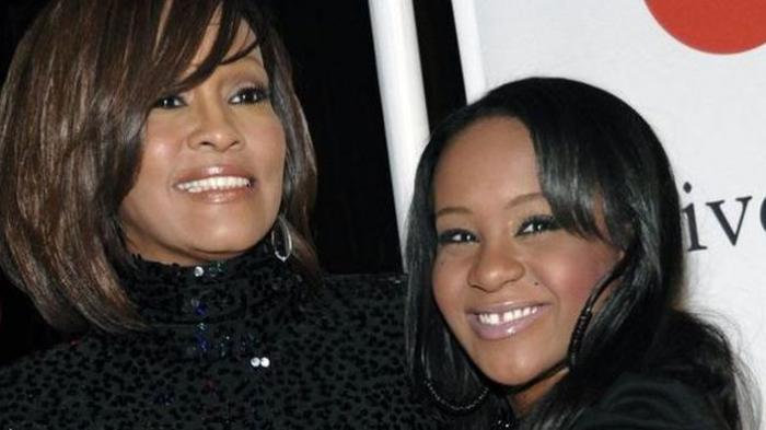 Benarkah Whitney Houston dan Putrinya Bobbi Meninggal karena Dibunuh?