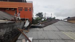 Angin-kencang-hantam-wilayah-Kelurahan-Mahakeret-Timur-dan-Mahakeret-Barat-Manado.jpg