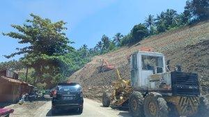 Antrean-Kendaraan-Kembali-Terjadi-di-Jalan-Trans-Sulawesi-Komangaan-Bolmong.jpg