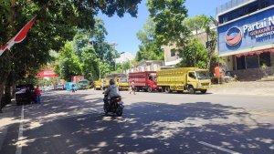 Antrean-truk-di-Stasiun-Pengisian-Bahan-Bakar-Umum-SPBU-Kairagi-Weru-Mghfgh.jpg