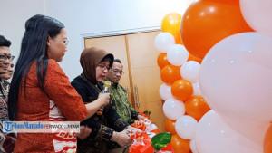 BPS-SULUT-Kepala-BPS-RI-Amalia-Adininggar-Widyasanti-saat-meresmikan.jpg