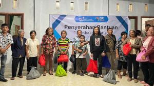 Bantuan-sembako-dari-BRI-Manado-Sarapung-Foto-1.jpg
