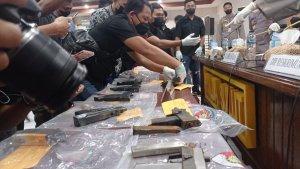 Barang-bukti-yang-diamankan-Polda-Sulut-dari-tersangka-senjata-api-illegal-dfvgdfbgv.jpg