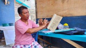 Boy-Takasana-keluarga-dari-almarhumah-saat-memberikan-keterangan-kepada-Tribunmanadocoid.jpg