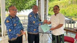 Bupati-Bolmong-Yusra-Alhabsyi-Plt-Dirut-RSUD-Datoe-Binangkang-kepada-Yusuf-Detu.jpg