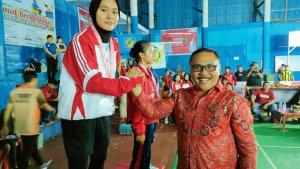 Bupati-Limi-Mokodompit-bersama-atlet.jpg
