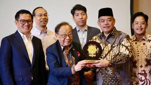 Bupati-Minut-Joune-Ganda-diabadikan-dalam-pertemuan-dengan-delegasi-tingkat-tinggi-Tiongkok.jpg