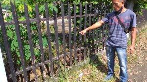Caption-foto-warga-Lendi-Mongilong-menunjuk-lokasi-penemuan.jpg