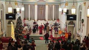 Dalam-perayaan-menyambut-Natal-gereja-yang-dipimpin-Pendeta-Fransisca-Rumokoy.jpg