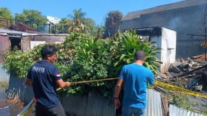 Dua-rumah-semi-permanen-di-Jalan-Ahmad-Yani-18-Manado-terbakar.jpg