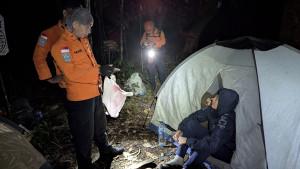 EVAKUASI-Operasi-SAR-berhasil-melakukan-evakuasi-dua-orang-pendakjkuo098080.jpg