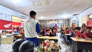 Edukasi-safety-riding-Honda-DAW-kepada-pelajar-SMK-Negeri-1-Manado-fghfghfgh.jpg