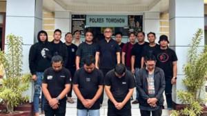 Empat-orang-yang-diduga-terlibat-penimbunan-BBM-bersubsidi-diamankan-di-Polres-Tomohon.jpg