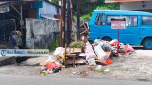 Ferdi-Guhuhuku-Tribun-Manado-Tumpukan-sampah-di.jpg