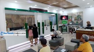 Foto-Tribun-ManadoFernando-Lumowa-Suasana-pelayanan-nasabah-gadai.jpg